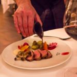 Close up Luella bij het hoofdgerecht kalfsstaartstuk