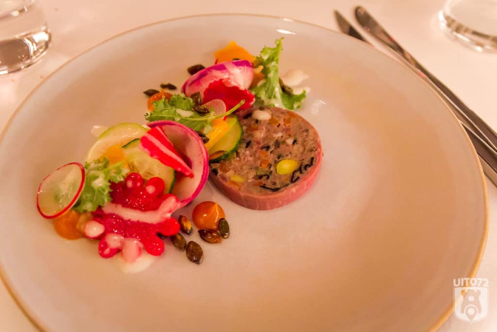 Voorgerecht rouleau van hert en runderrookvlees