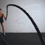 Fitness vrouw touwen