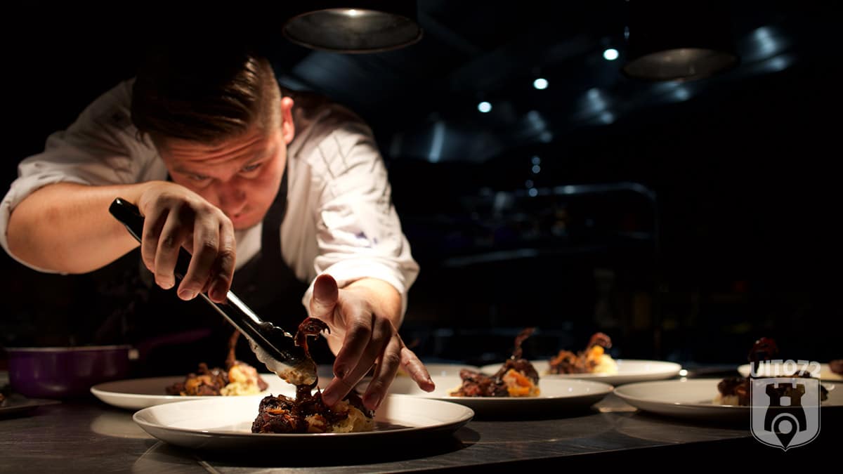 Melvin maakt bord met duif op (Fabers Alkmaar)
