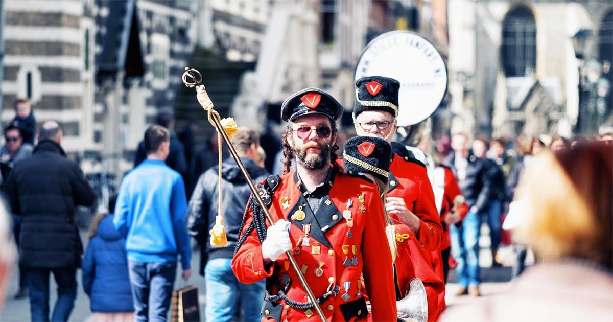 Fanfare tijdens Kijken, Kijken, Kopen