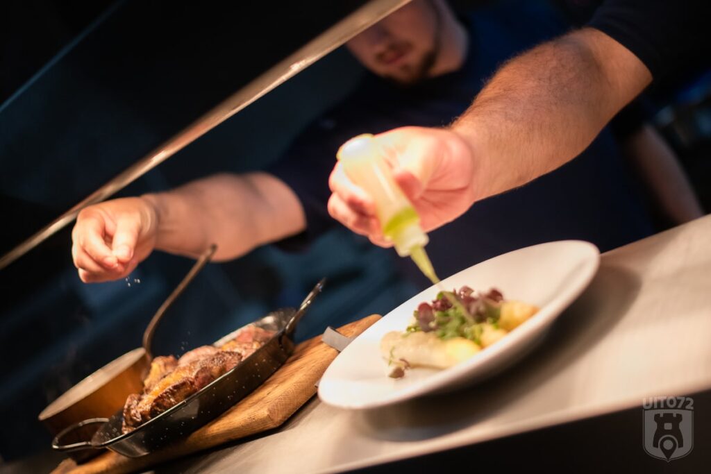 liberte-schoorl-hollandse-asperges-simmentaler-rund-keuken_keith-montgomery