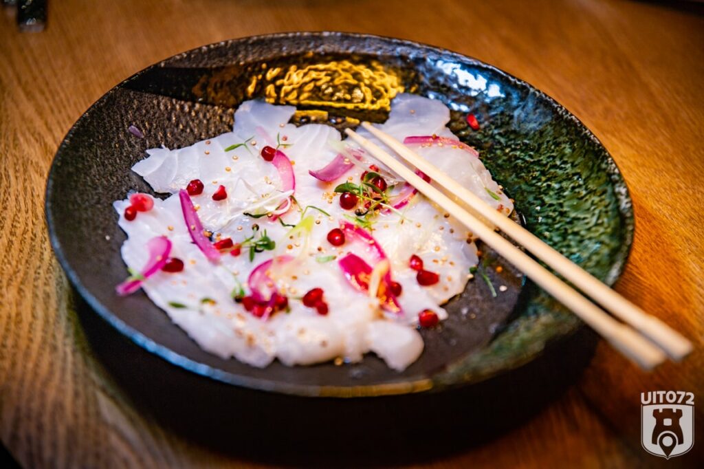 Ceviche van kabeljauw met granaatappel, rawit peper, koriander, bosui en limoen