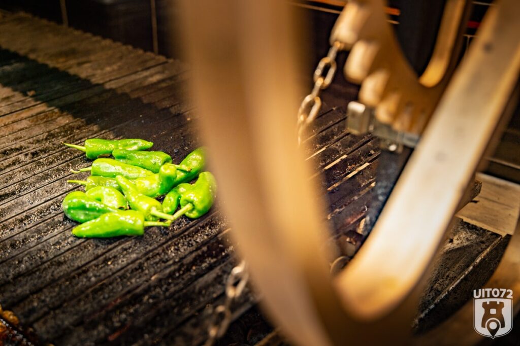 Pepers in de keuken van Mooij