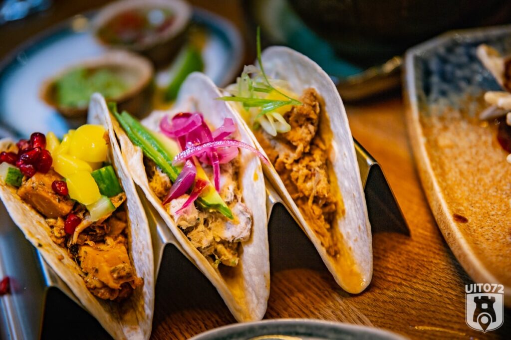 Tres tacos met jackfruit, makreel en pulled pork