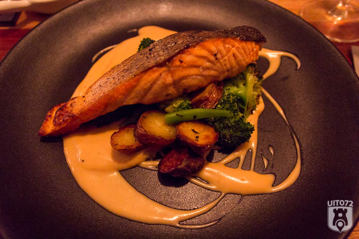 Zalmfilet met witte wijnsaus