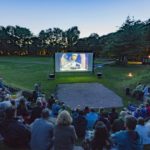 Zomerse openluchtbioscoop van Het Moment in het amfitheater van Park de Oude KwekerijZomerse openluchtbioscoop van Het Moment in het amfitheater van Park de Oude Kwekerij