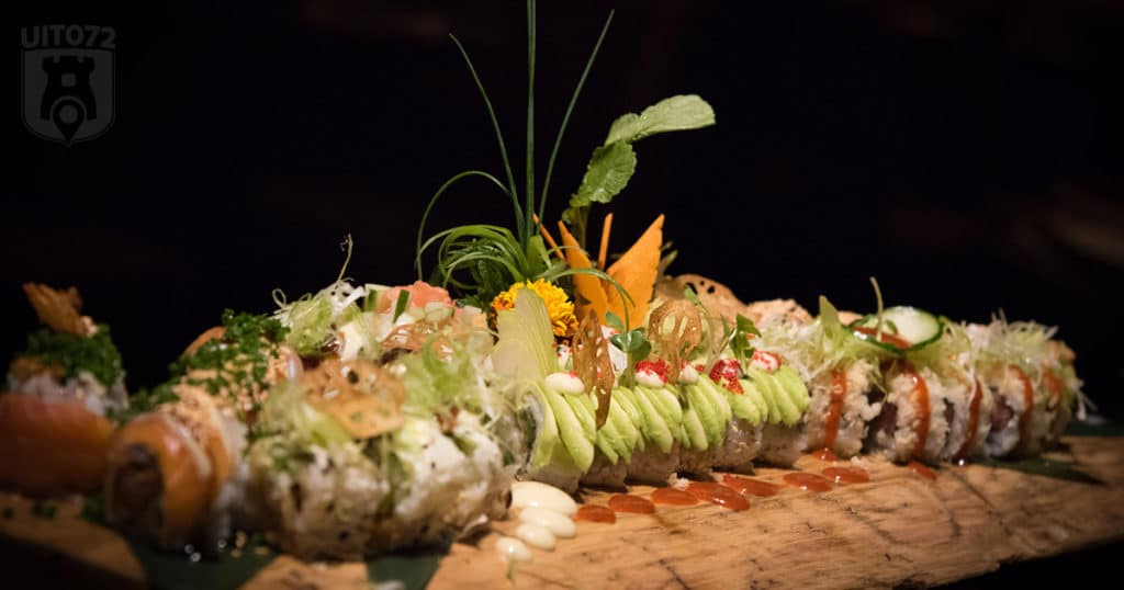 Plank vol sushi bij Bubbels & Bites