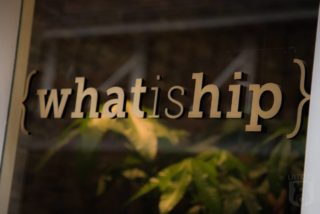 What is Hip - logo raam