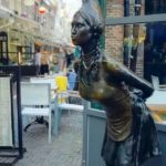 Alkmaars kussend kaasmeisje