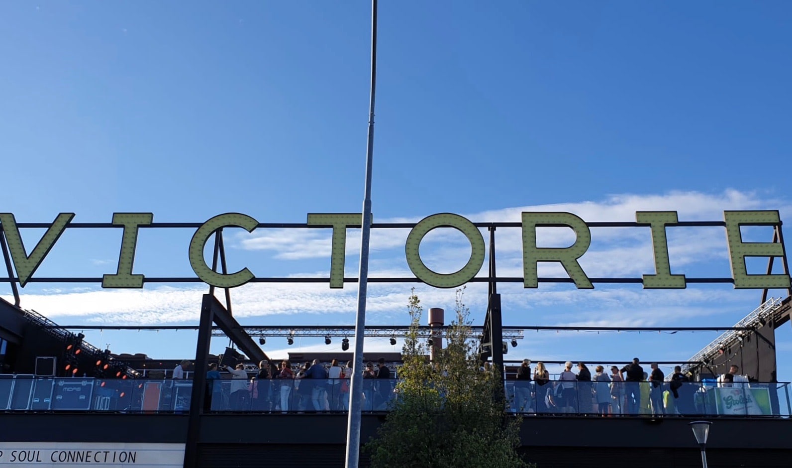 Victorie Rooftop Shows - UIT072