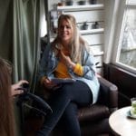 op de set met de meiden - de meisjes tegen de jongens - UIT072