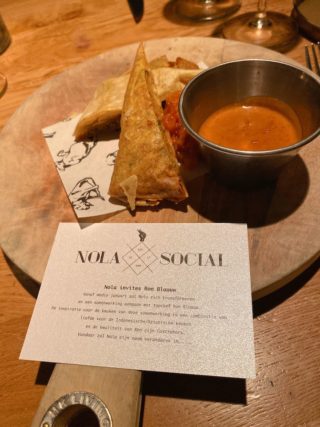 Amuse 2: Indonesisch pasteitje