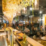 Bitemark blik vanaf de bar op het restaurant