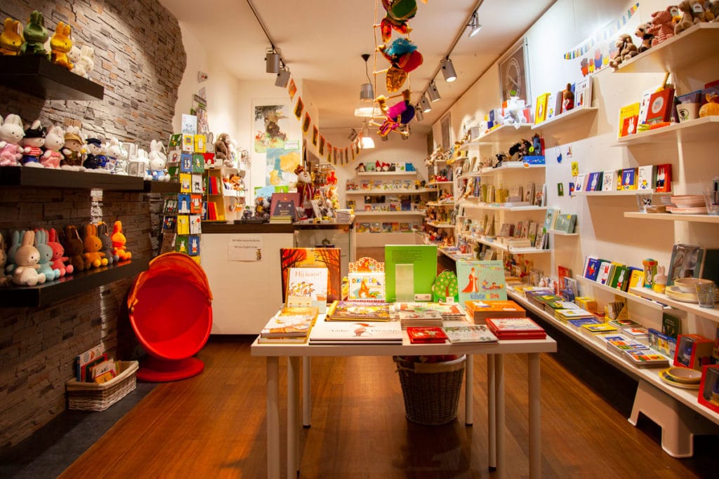 de vrolijke boekenwurm interieur