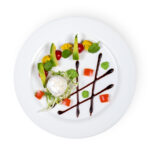 Burrata, avocado, crème van avocado, ingelegde groenten, tomaat en een balsamico dressing