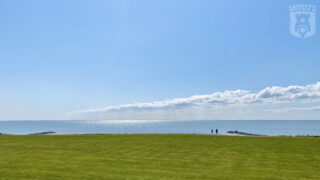 Uitzicht over het IJsselmeer onderweg