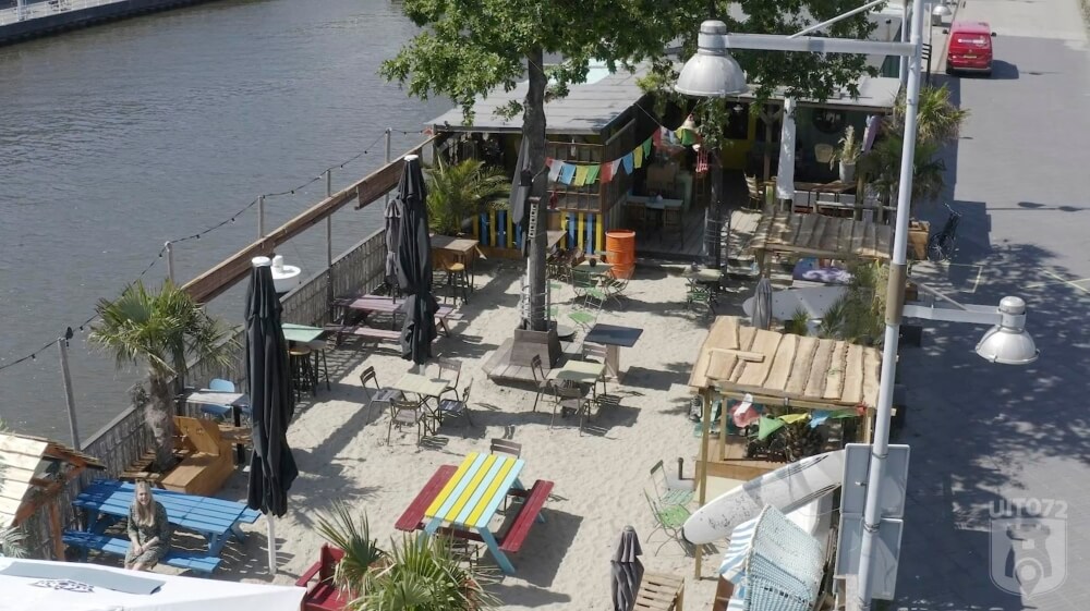 Terras de Kade boven