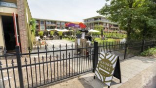 Groot terras bij Groene Strand Alkmaar