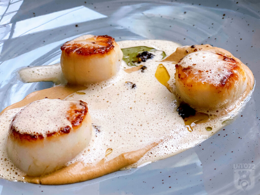 Coquilles met bloemkool, beurre noisette en cèpesschuim