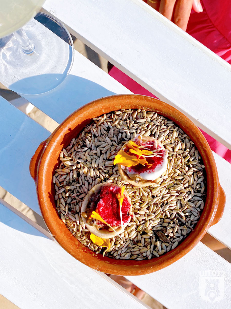 Tabouleh van Bergense rogge met een emulsie van koolzaadolie en rodebietenpoeder (Neder × Noorderlicht)