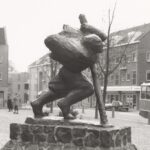 Maarten van der Meij standbeeld met polsstok