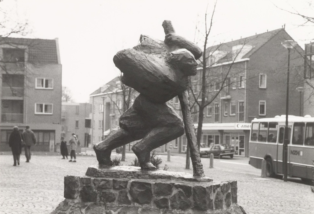 Maarten van der Meij standbeeld met polsstok