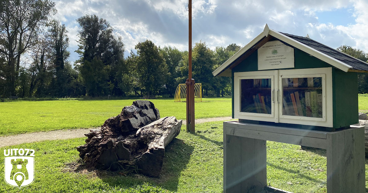 Mini bibliotheek in park De Kleine Kwekerij (Alkmaar)