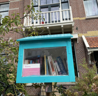 Minibieb aan de Metiusgracht in Alkmaar