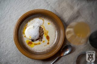 Mousse van Fransje met zwarte peer