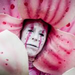 living statue van een bloem